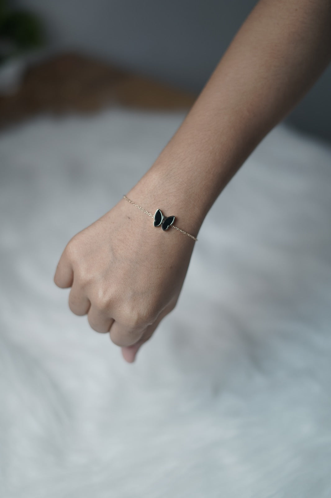 On-hand styling of the black butterfly side, for a bold, sleek look.