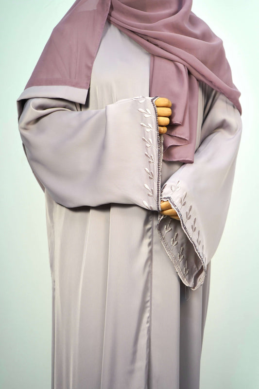 The flattering silhouette of the Tiktok Indonesian Abaya in dusty purple, as worn by a model.