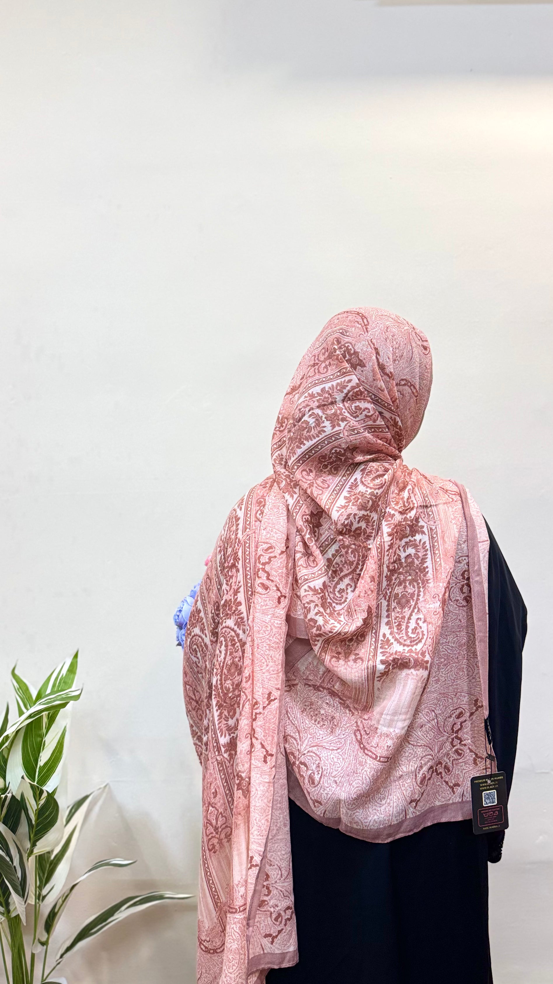 Elegant look with the Dusty Rose Pashmina Hijab worn in a relaxed drape.