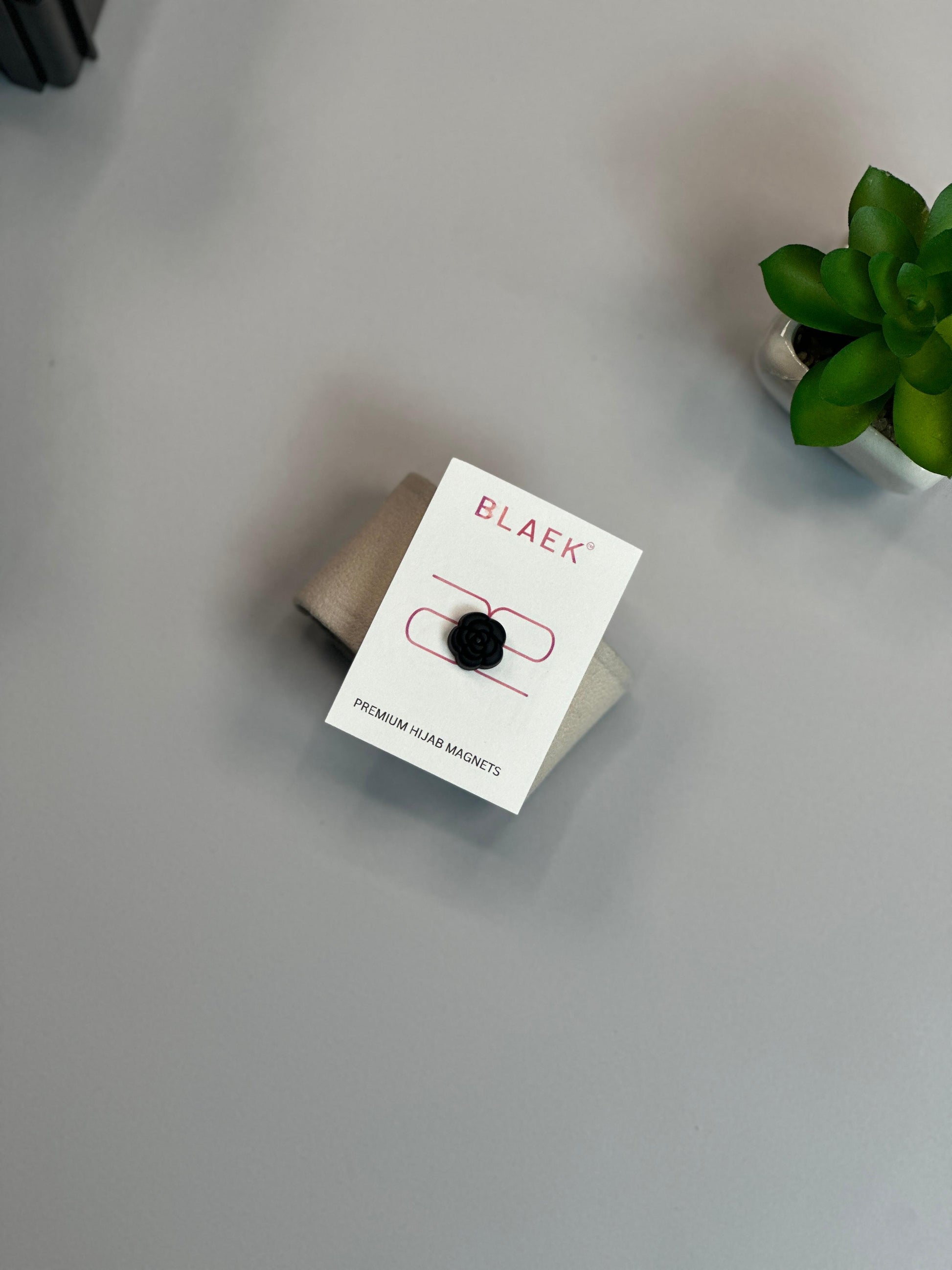 Beautifully crafted rose-shaped magnet for effortless hijab styling.