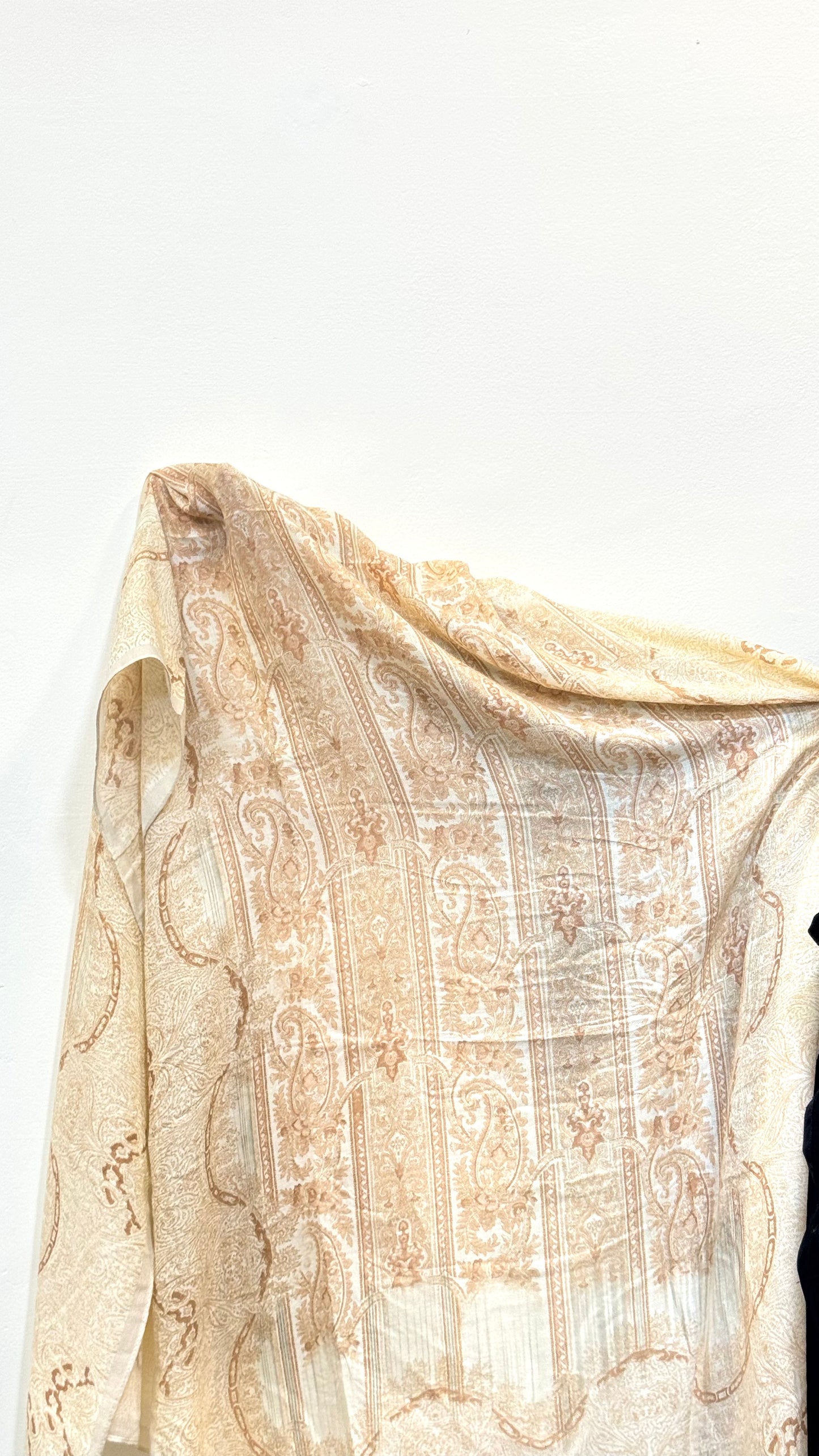 Soft pale yellow hijab, lightweight and breathable, offering comfort and a refined, versatile look.