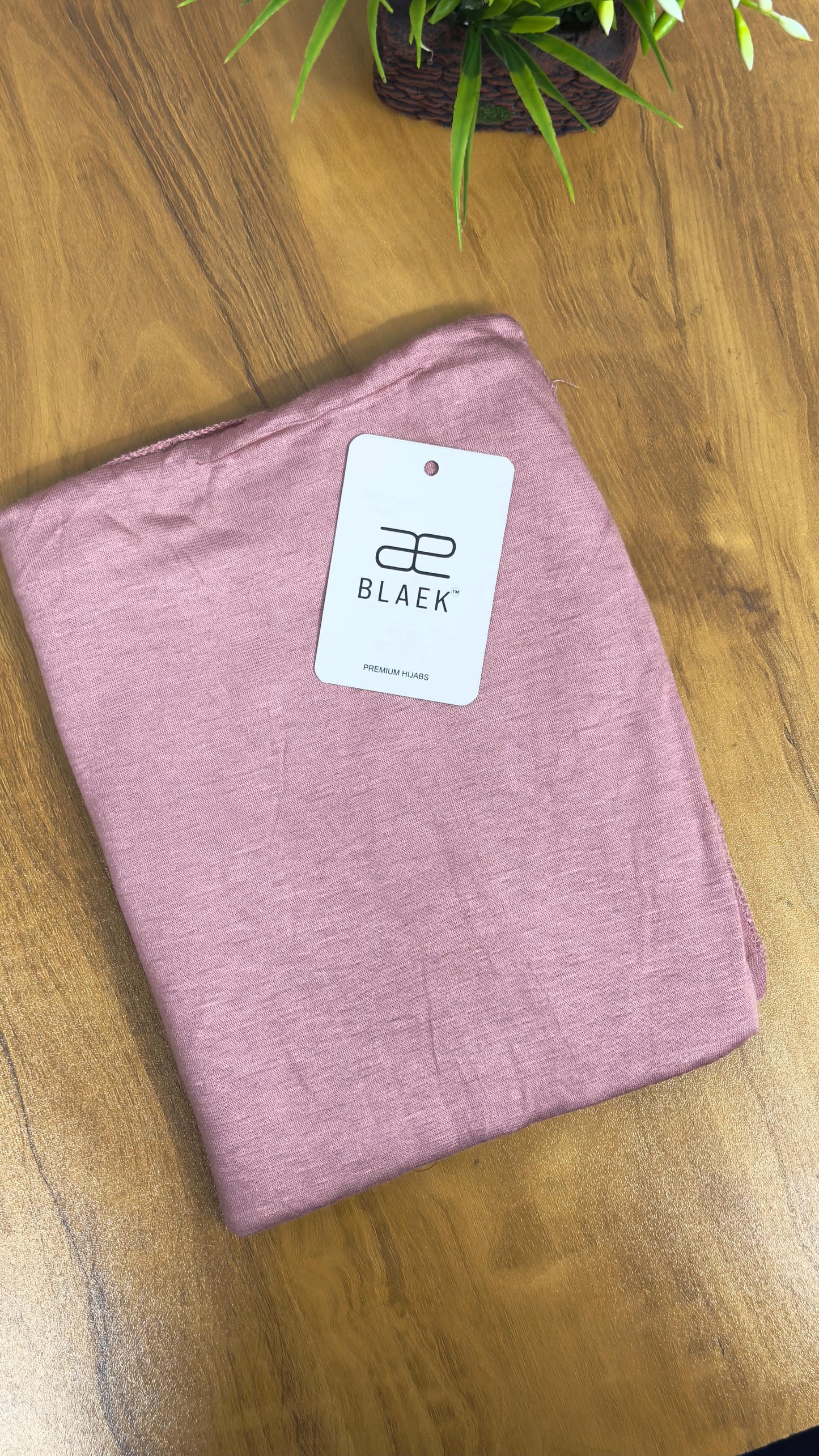 Stretchy puce jersey hijab with a breathable feel.