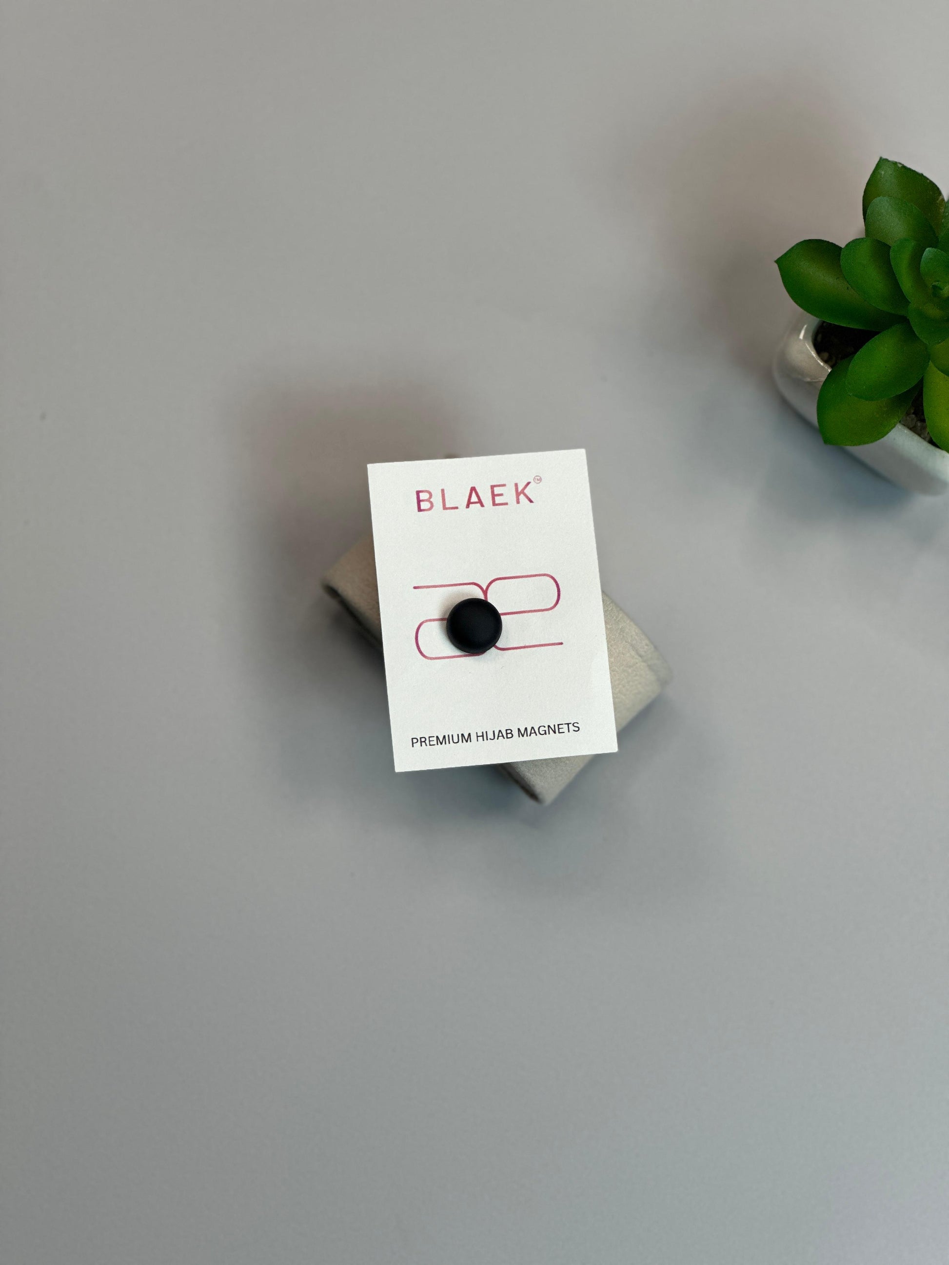 Lightweight and strong round hijab magnet for a comfortable fit.