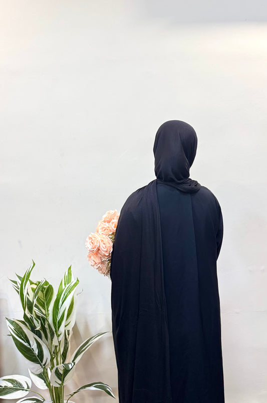 Elegant black jersey hijab with soft, flowing drapes for a sleek and modest look.